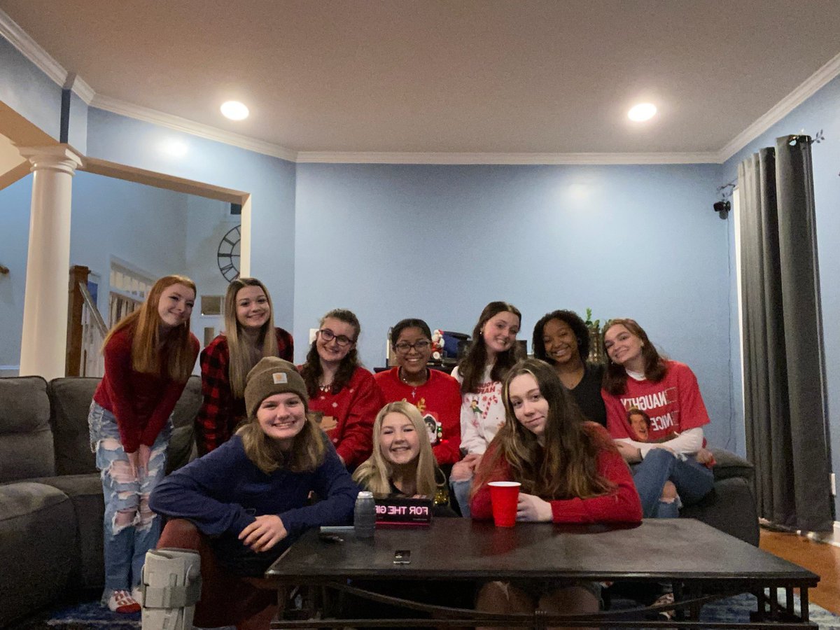 We had so much fun at our annual christmas party! Happy holidays! 🎄🎁