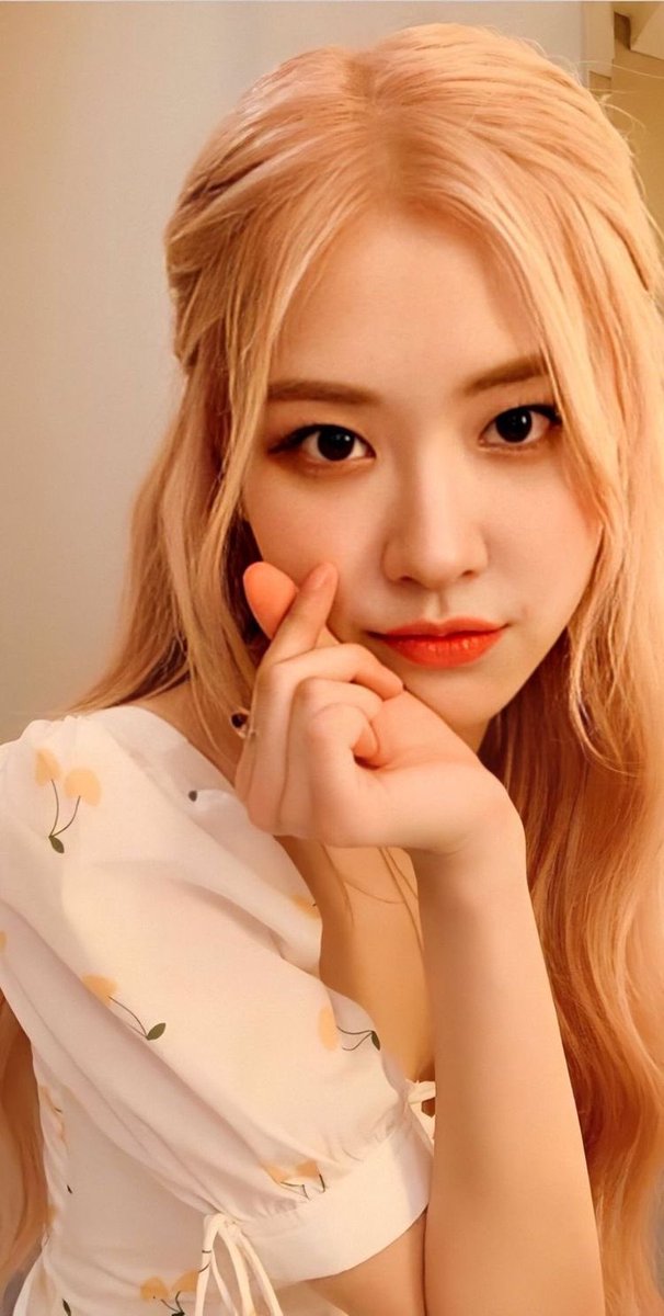 LLISA862374282's tweet photo. Hãy vote thật mạnh cho bé Rosé nào mọi người 
I vote #MAMAVOTE #rosé https://t.co/wMd51Zobed