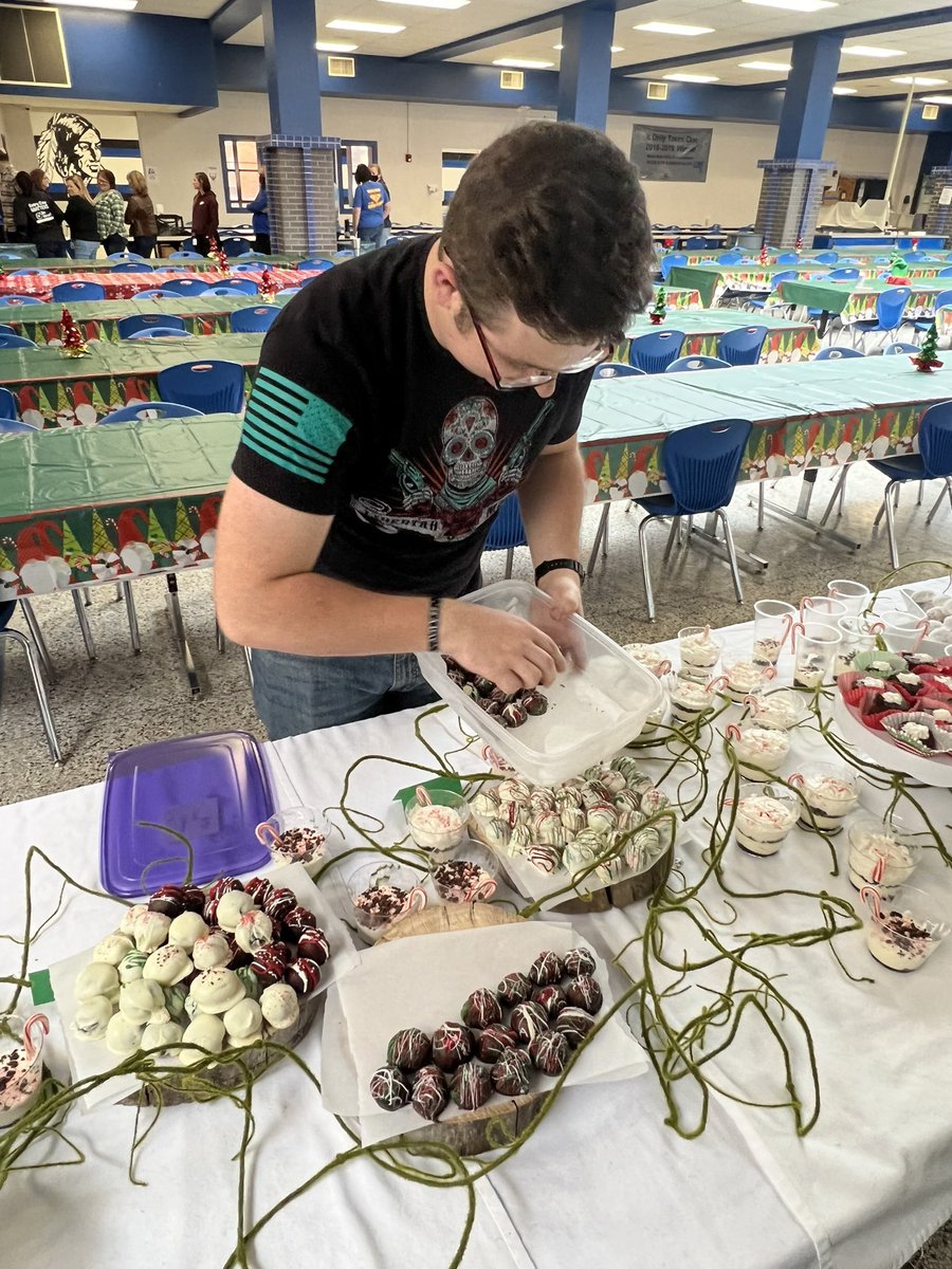 CHS_Indians's tweet photo. Thank you ProStart students and @haenni26 for preparing dessert for our Christmas lunch!! It was awesome! https://t.co/VuEg73ud1L