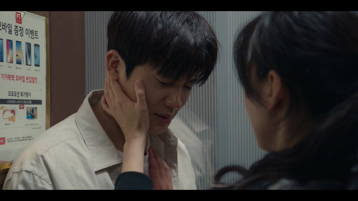 traa_u's tweet photo. ternyata ga mudah syuting di lift itu, smpe cameramen nyelip di atas. keren sama semua staff dan pemain Happiness tvN.
#HappinessEp11
#HappinessEp12
#HanHyoJoo 
#ParkHyungSik https://t.co/LBCLe3ZAAh
