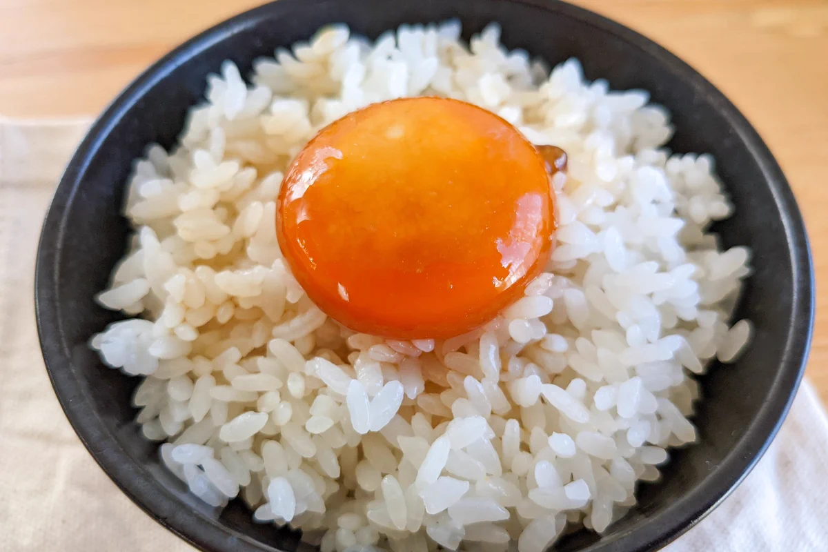 中華風の味付けがとっても美味しそう！オイスターソースなどを使った「卵かけご飯」レシピ！