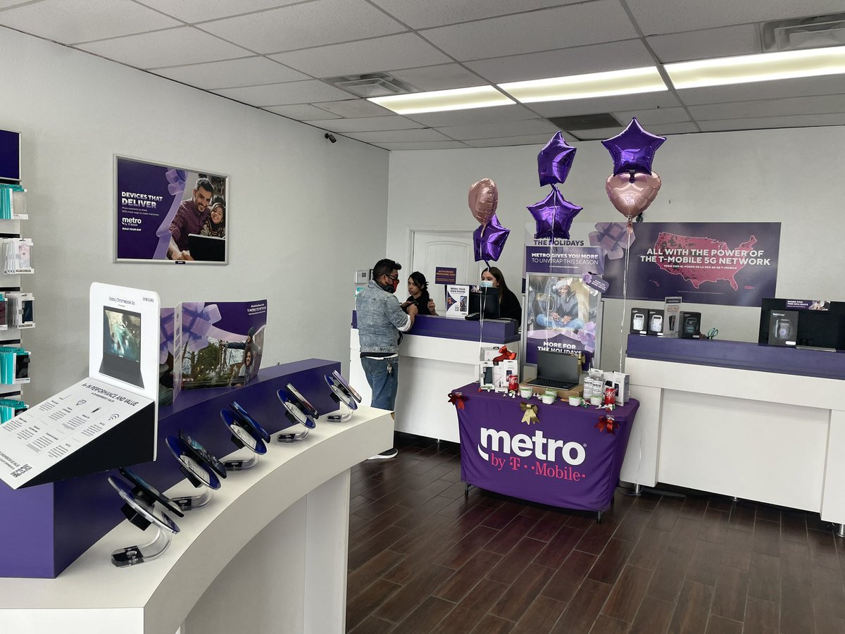 UsaCellular's tweet image. Great Friday at Cell USA EP💥💯@tripanuj @Ali_Mehdi4