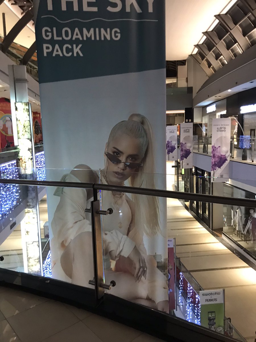 holis <a href="/lalioficial/">Lali</a>