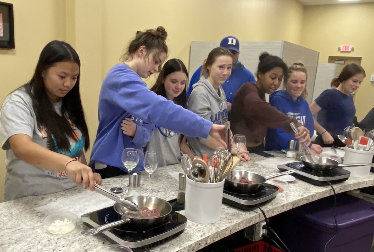 LHSCougarGBB's tweet photo. Every season Coach V would have our players over at the end of the season and make homemade pizzas for them. Tonight we took a cooking class together and put our pizza making skills to the test. It was a fun and delicious evening. https://t.co/GI4QXgIe3r