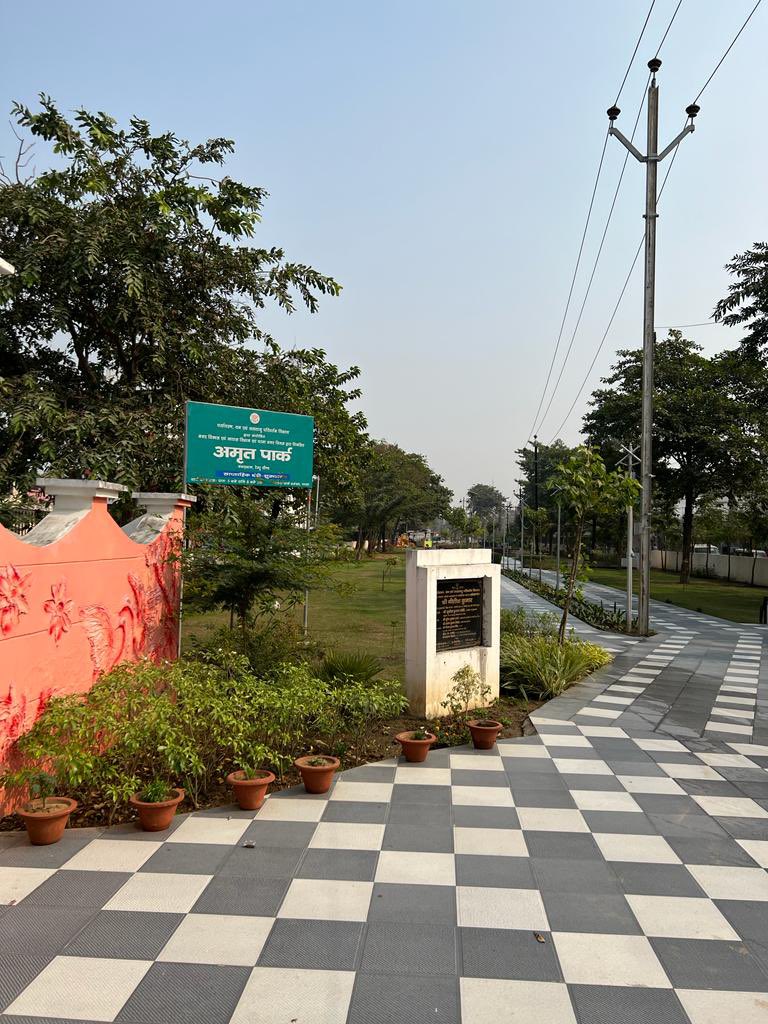 Secretary_MoHUA's tweet photo. Happy to see a Vermicompost pit in one corner which converts park wastes like leaves &amp; grass into very useful green manure. Park has adequate lighting &amp; seating spaces for the people to use at any time of the day for relaxing &amp; community activities. https://t.co/D2tUgchCN9