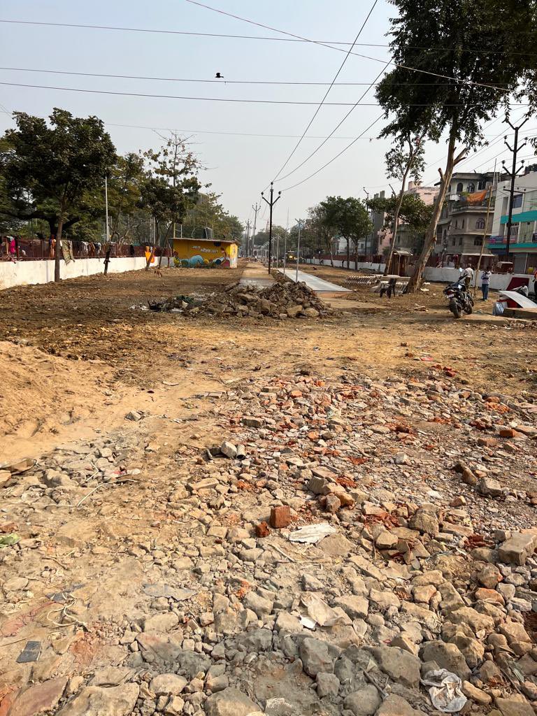 Secretary_MoHUA's tweet photo. Happy to see a Vermicompost pit in one corner which converts park wastes like leaves &amp; grass into very useful green manure. Park has adequate lighting &amp; seating spaces for the people to use at any time of the day for relaxing &amp; community activities. https://t.co/D2tUgchCN9
