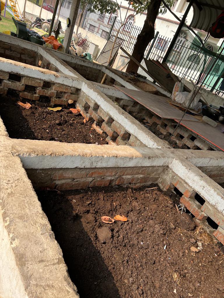 Secretary_MoHUA's tweet photo. Happy to see a Vermicompost pit in one corner which converts park wastes like leaves &amp; grass into very useful green manure. Park has adequate lighting &amp; seating spaces for the people to use at any time of the day for relaxing &amp; community activities. https://t.co/D2tUgchCN9