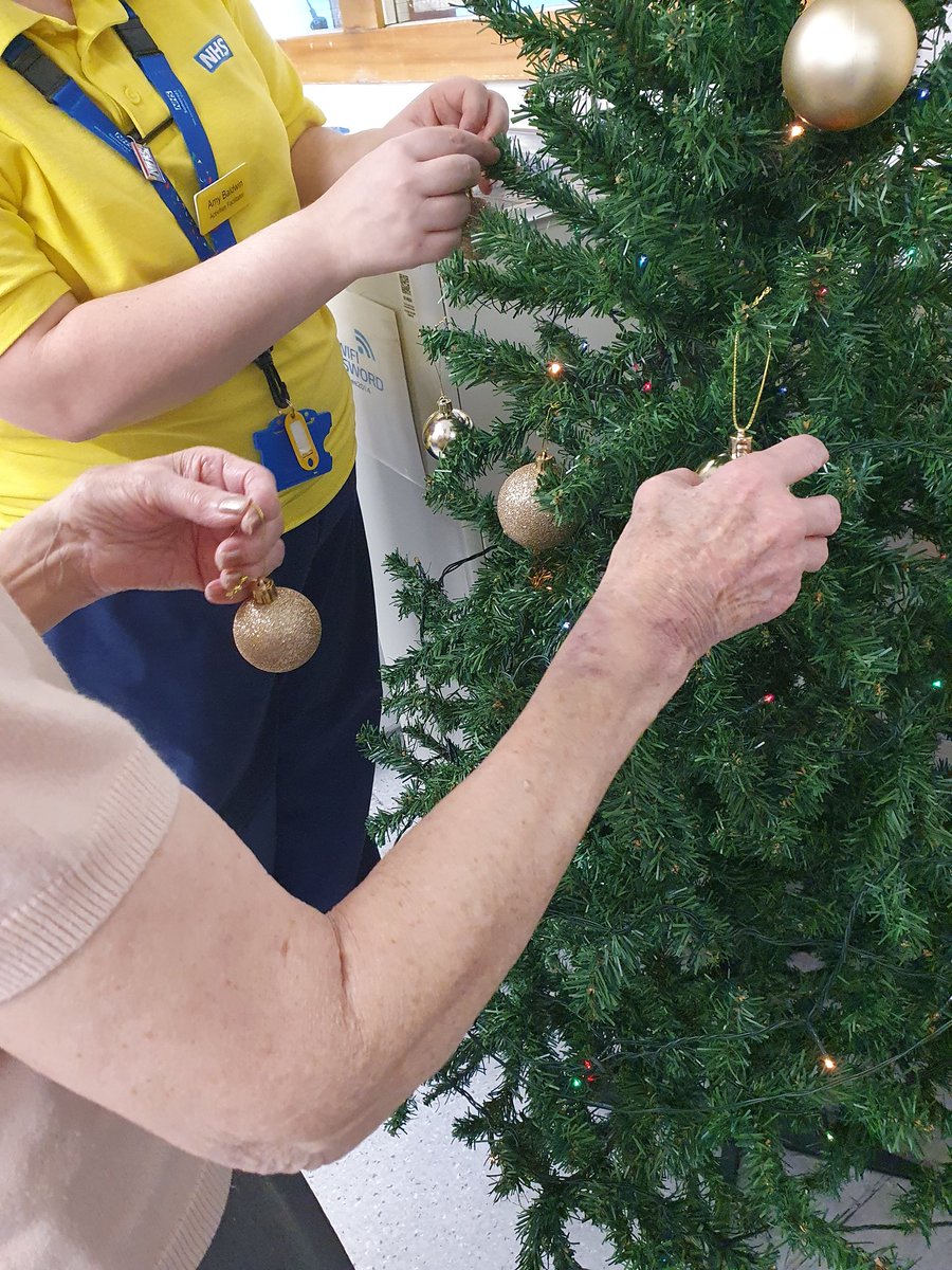 Had the best help yesterday decorating the Christmas tree 🎄🎄🎄🎄

#Christmas #activities #engagewithme #festive 

<a href="/SomersetFT/">Somerset NHS Foundation Trust</a> <a href="/KatiePa20160077/">Katie Parker</a>