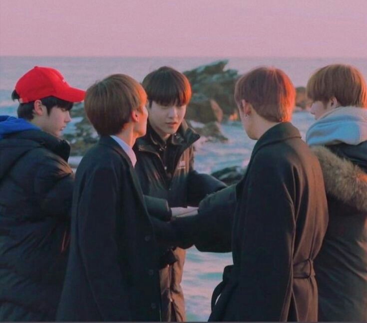 moavs_team's tweet photo. Last hours of TWITTER VOTING! 💗

RT/reply with #MAMAVOTE #txt

@TXT_members @TXT_bighit https://t.co/FdU8xPh4B7