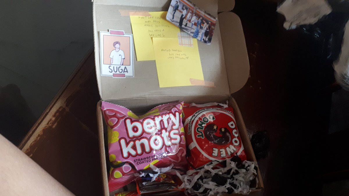 MikaPark31's tweet photo. Ate @Nixynli_ dumating na yung care package thank you so much!  #PBWN_PROOFS https://t.co/3HeiWD29Az