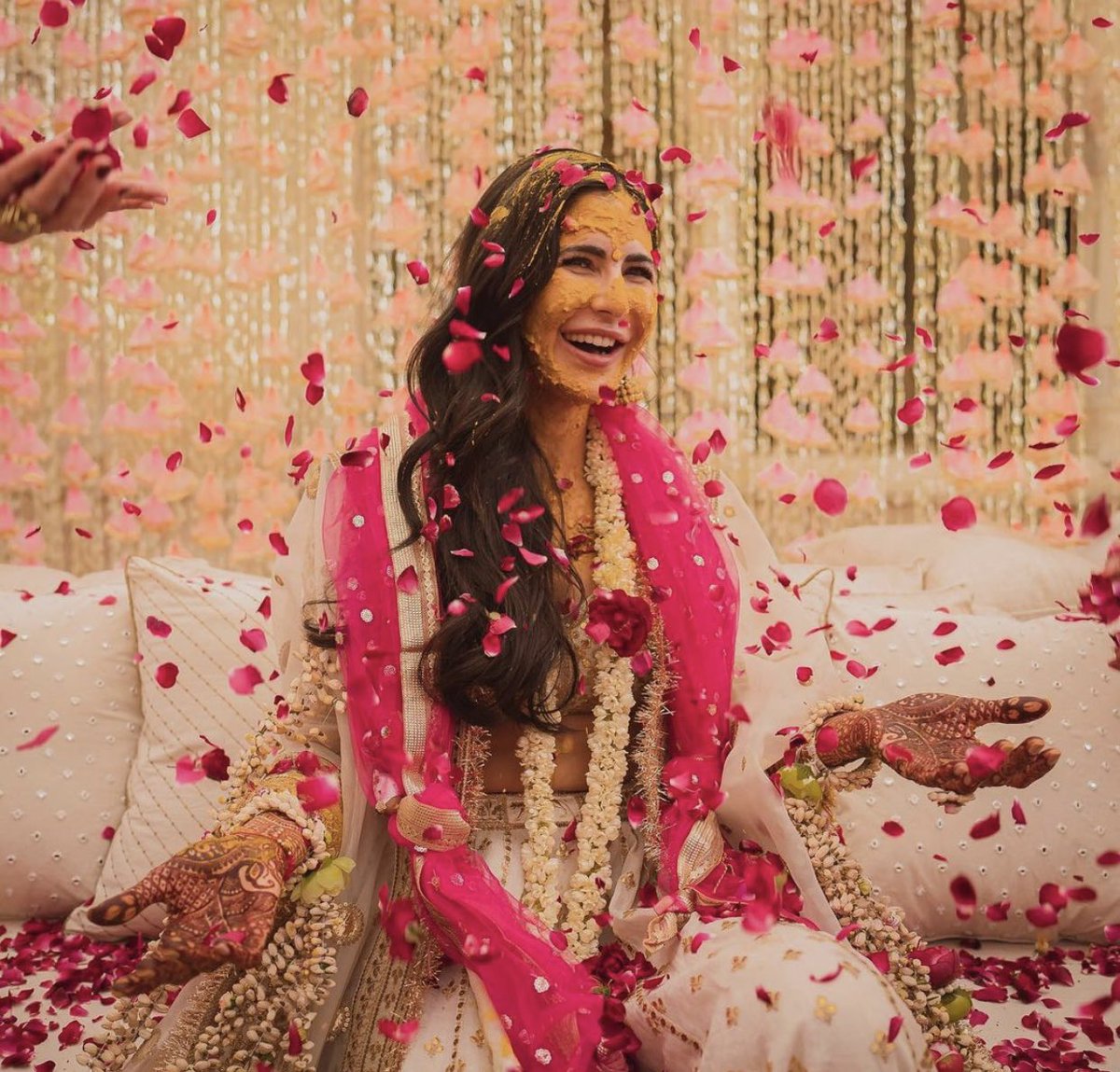 manmarziiyaan's tweet photo. look at this happy bby.🥺🧿💛 https://t.co/ARi1LGHZbd