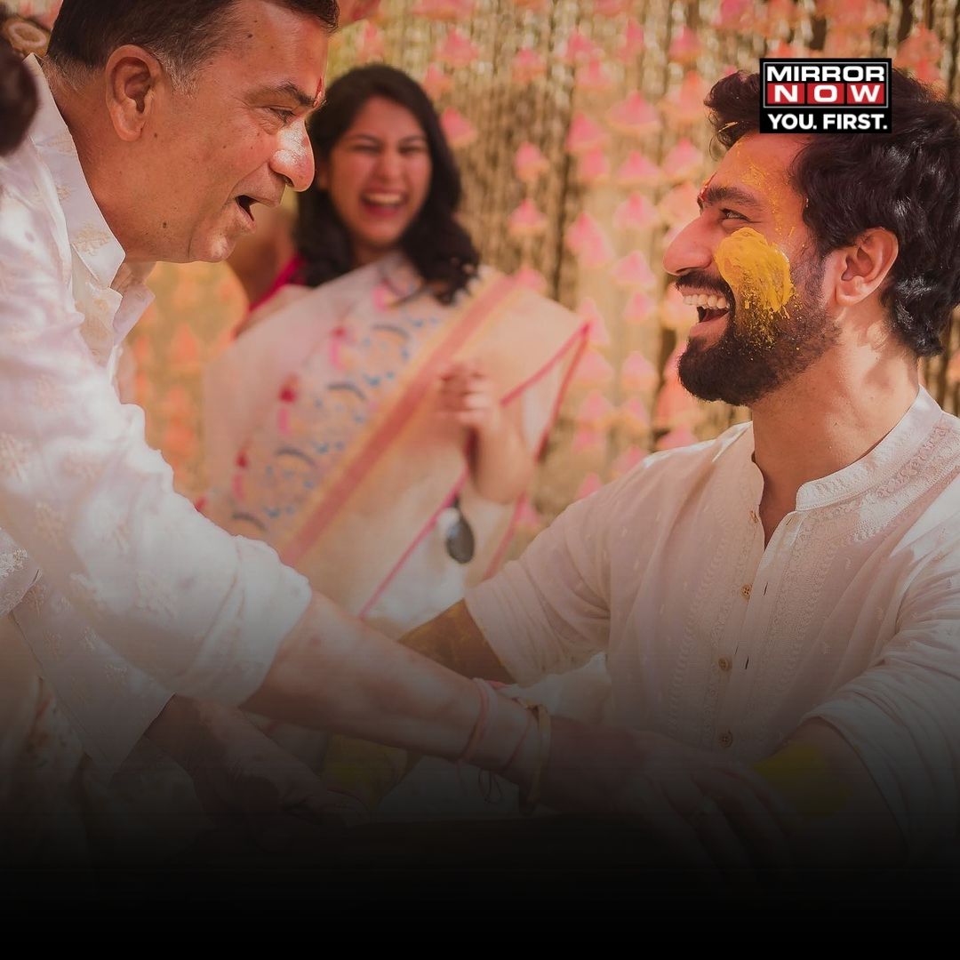 MirrorNow's tweet photo. #VickyKaushal and #KatrinaKaif tied the knot in Jaipur on December 9. The Bollywood star couple has shared pictures from their #haldiceremony and the internet is going crazy over the beautiful stills of the happy #groom and #bride.
#vickykaushal #VickatKiShaadi #vickatwedding https://t.co/6DdamaITkW