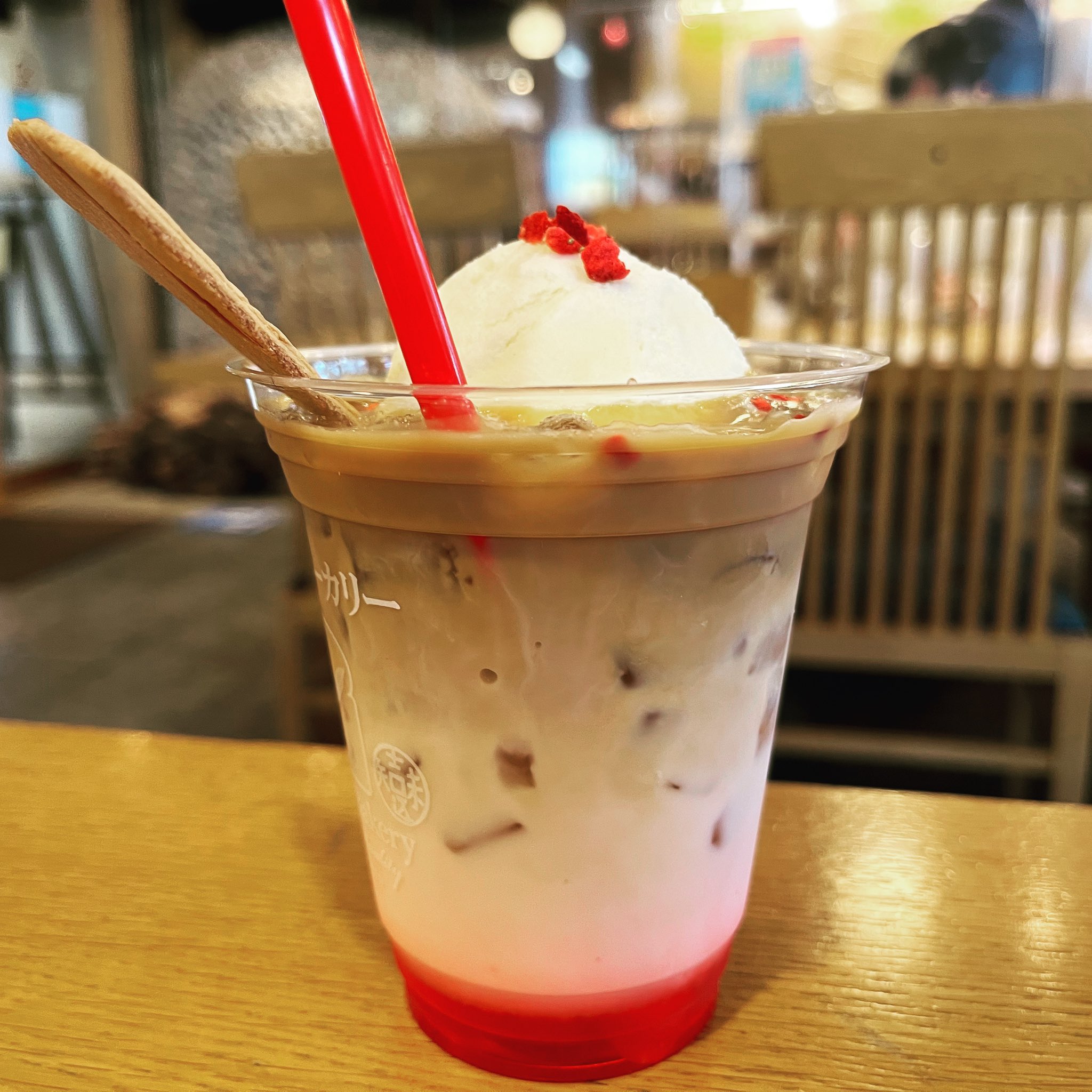 Tateomi Fujino アイスクリームストロベリーカフェを頂いております I Am Drinking Icecream Strawberry Coffee Odawara 小田原 Hakonebakery 箱根ベーカリー Coffee コーヒー Icecream アイスクリーム アイスクリームストロベリーカフェ