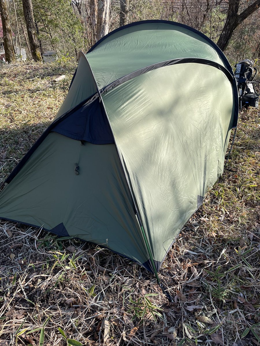 HISAoutdoors's tweet photo. 色が渋い!!
あとソロだと広々使えて快適です😄
#ソロキャンプ
#Snugpak #SCORPION3 https://t.co/sYPYSQHQ5y