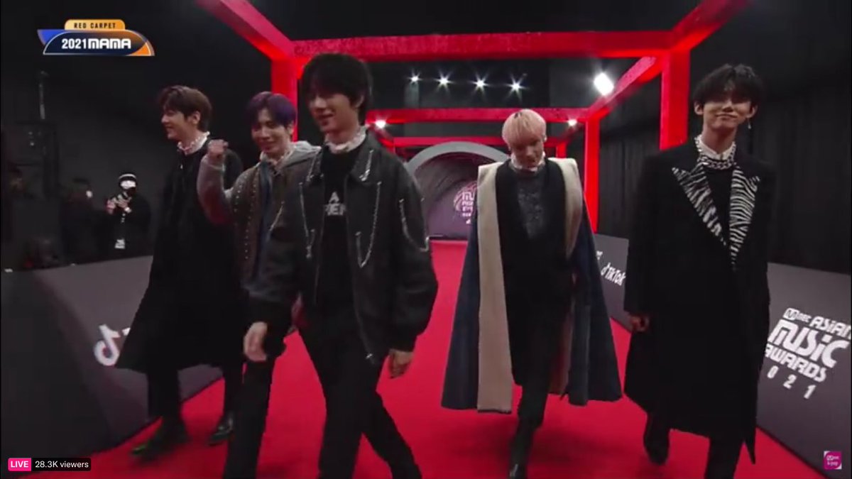 informjjunie's tweet image. The fits, the aura, the visual, the walk
 presenting the &quot;it-boys&quot;
 #TOMORROW_X_TOGETHER