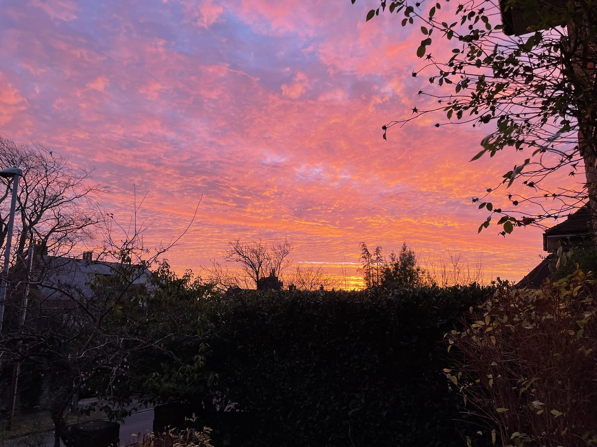 richardehorton's tweet photo. Spectacular red skies in Lewes this morning. #shepardswarning https://t.co/spXpQlicrq