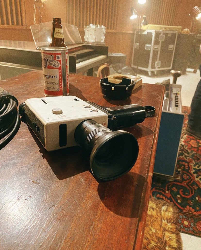 THESIXUPDATES's tweet image. "That’s a wrap…

#daisyjonesandthesix #block1 #soundcity #teamprops #setlife"

a_reelcook via instagram