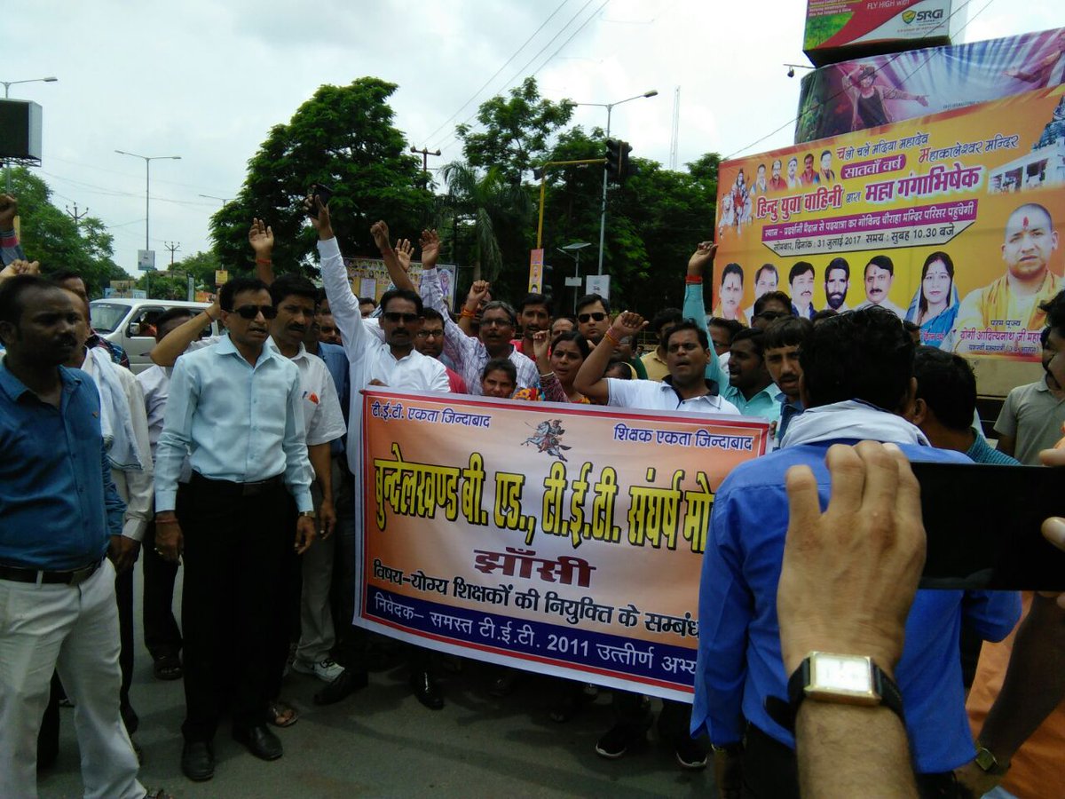 #BEdTET2011_अखिलेश_आ_रहे_है
इस बार प्रचंड प्रहार 
उत्तर प्रदेश में मिलेगा उसी को अधिकार
 जो देगा हमें रोजगार ।
<a href="/yadavakhilesh/">Akhilesh Yadav</a>
@MediaCellSP
<a href="/dimpleyadav/">Dimple Yadav</a>
@samajwadipradip
<a href="/BhadauriyaAnand/">Anand Bhadauria</a>
<a href="/juhiesingh/">Juhie Singh</a>
<a href="/RajpalS67708862/">ADV Rajpal Singh</a>
<a href="/jayantrld/">Jayant Singh</a>
<a href="/oprajbhar/">Om Prakash Rajbhar</a>
<a href="/shivpalsinghyad/">Shivpal Singh Yadav</a> 
<a href="/samajwadiparty/">Samajwadi Party</a>