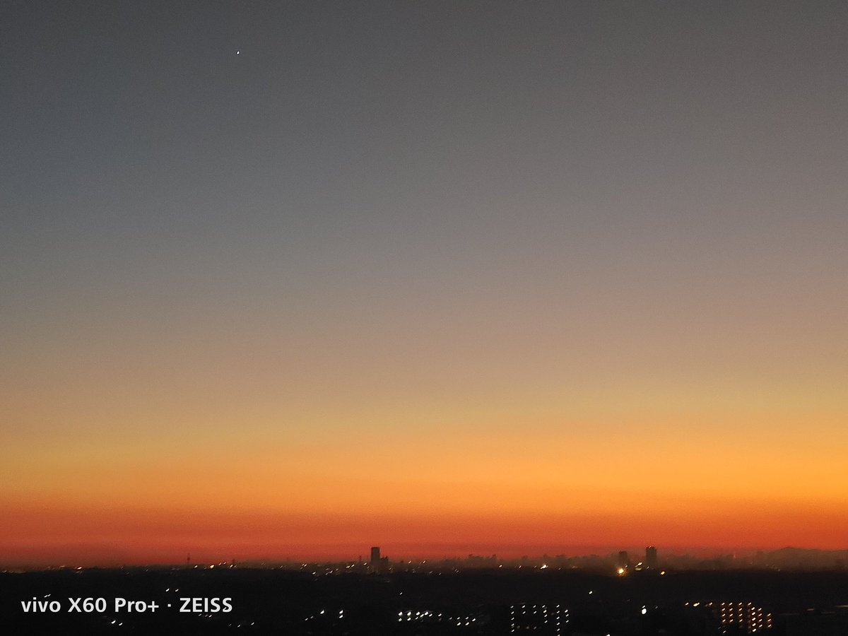 WerthLeon1's tweet photo. #いまそら
夕焼け空のグラデーション
+金星(?)
#X60ProPlus https://t.co/x0kL1JOgst
