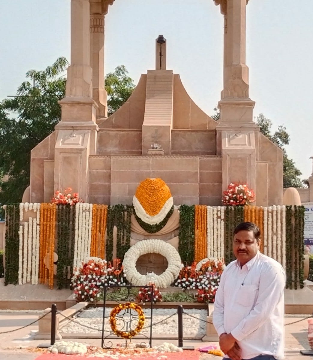 adv_vijayinwc's tweet image. अमर जवान ज्योति पहुंचकर भारत के पहले सीडीएस जनरल बिपिन रावत, उनकी पत्नी श्रीमती मधुलिका रावत एवं सशस्त्र सेनाओं के अधिकारियों-कार्मिकों को श्रद्धांजलि अर्पित की....!