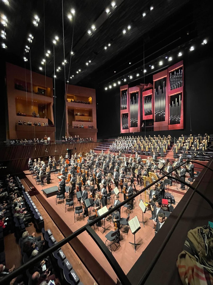 Wiener Singverein (@singverein) on Twitter photo ON TOUR AGAIN
What a pleasure it was to return to <a href="/PhilharmonieLux/">Philharmonie Luxembourg</a> for Mahler's 3rd symphony under the direction of Gustavo Gimeno, brilliantly played by the Orchestre Philharmonique du Luxembourg.
#wienersingverein #goldkehlchen
📸 Marco Battistella ON TOUR AGAIN
What a pleasure it was to return to <a href="/PhilharmonieLux/">Philharmonie Luxembourg</a> for Mahler's 3rd symphony under the direction of Gustavo Gimeno, brilliantly played by the Orchestre Philharmonique du Luxembourg.
#wienersingverein #goldkehlchen
📸 Marco Battistella