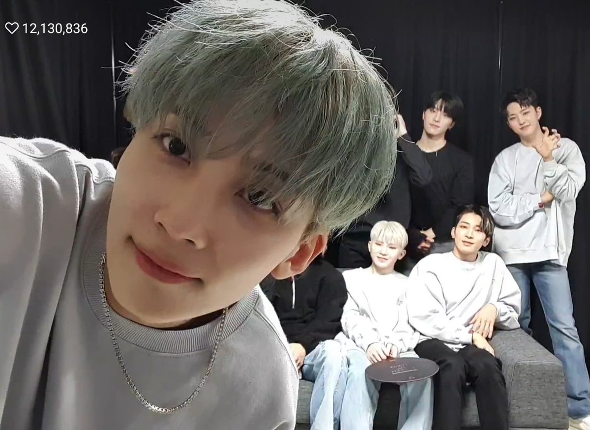 amourxu_'s tweet photo. I vote #seventeen for Worldwide Fans Choice Top 10 #MAMAVOTE https://t.co/YGHJg5GPK8