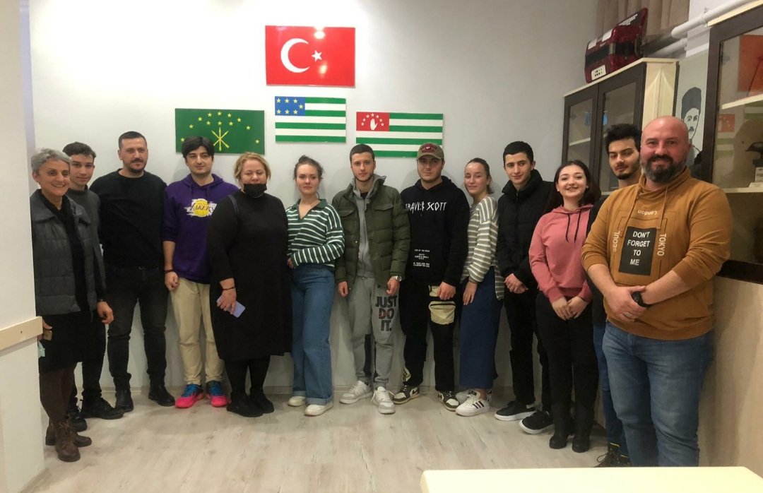 Abhazya'dan Bandırma Üniversitesine lisans eğitimi almak için gelen öğrencilerimiz, Bandırma'da yaşayan soydaş ailelerimiz ile biraraya geldi. Haberin ayrıntıları için : 
abhazhaber.com/m/news.php?id=…