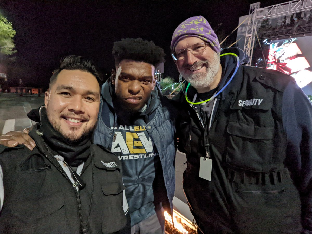 2FRESSHHH's tweet photo. Whaaaaa?!?! Just got an opportunity to meet @TrueWillieHobbs and just talk wrestling. Amazing dude, what an honor #AEW #3crosses #TeamTaz https://t.co/09Jk1kst1O