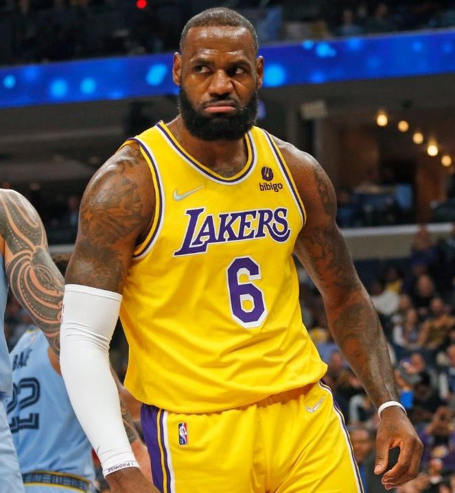 LeBron James over the last 7 Games:

39 PTS, 6 AST, 5 REB 
30 PTS, 11 AST, 7 REB
33 PTS, 9 AST, 5 REB
23 PTS, 6 AST, 11 REB 
30 PTS, 5 AST, 4 REB
20 PTS, 11 AST, 10 REB
33 PTS, 6 AST, 5 REB

36 Years Old and putting up these numbers…King James. 👑
