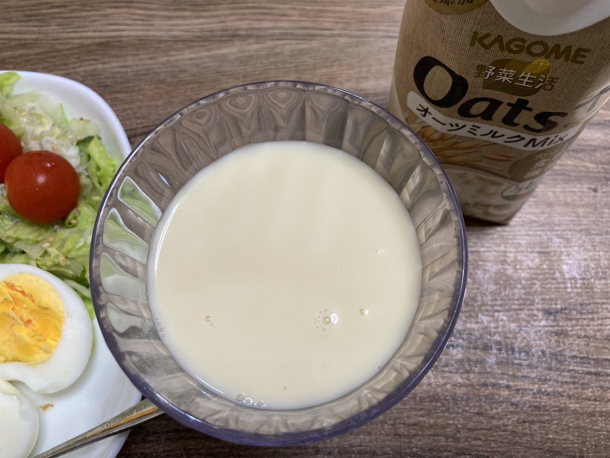 naniwaosakaol's tweet photo. おうちモーニング!
オーツミルクを使った野菜生活!
はじめて飲みました!
まろやかで飲みやすいです😊
トーストはクリームチーズを���って
ゆであずきをのせて✨
この組み合わせも👍
#野菜生活Oats #オーツミルク
#KAGOME #mamaPRESS
#PR https://t.co/cE48EXzF9e