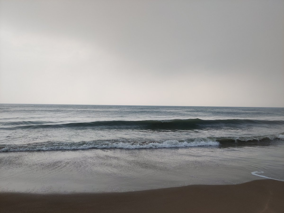 paddukonisetti's tweet photo. In my finite travels, found cleanest beaches in #Srilanka. Puri beaches are the cleanest I've seen. There is no plastic littering, active awareness campaigns in the beaches. No wonder it's one of the ten @TheBlueFlag certified beaches in India.
#odishatourism
#IncredibleIndia https://t.co/upX6wnpzEt