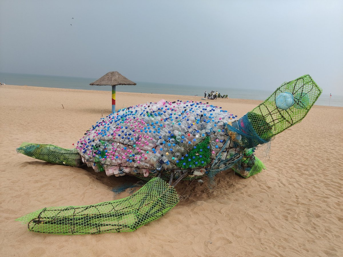 paddukonisetti's tweet photo. In my finite travels, found cleanest beaches in #Srilanka. Puri beaches are the cleanest I've seen. There is no plastic littering, active awareness campaigns in the beaches. No wonder it's one of the ten @TheBlueFlag certified beaches in India.
#odishatourism
#IncredibleIndia https://t.co/upX6wnpzEt