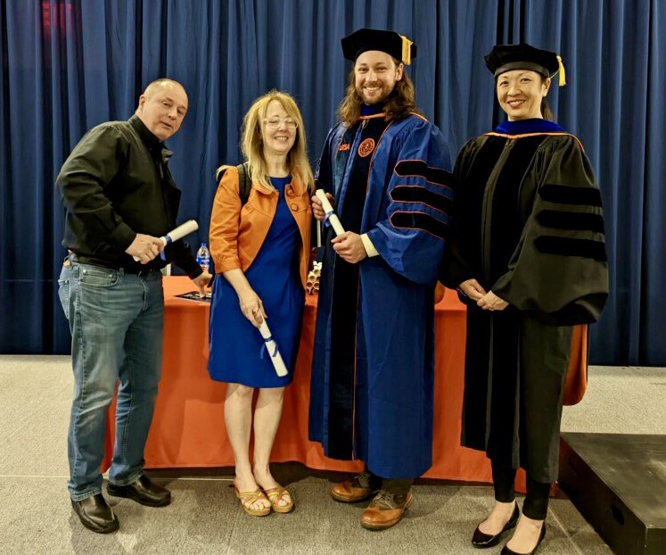 jennyhsieh5's tweet photo. Congrats to our very own @ZacharyJordan88 Happy grad and happy parents. #UTSAGrad21 https://t.co/Y4frAS8u8Q