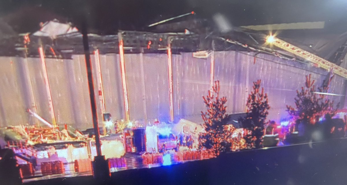 This is the latest image of the collapse at an <a href="/amazon/">Amazon</a> warehouse in Edwardsville, IL. Reports of 50-100 people trapped.