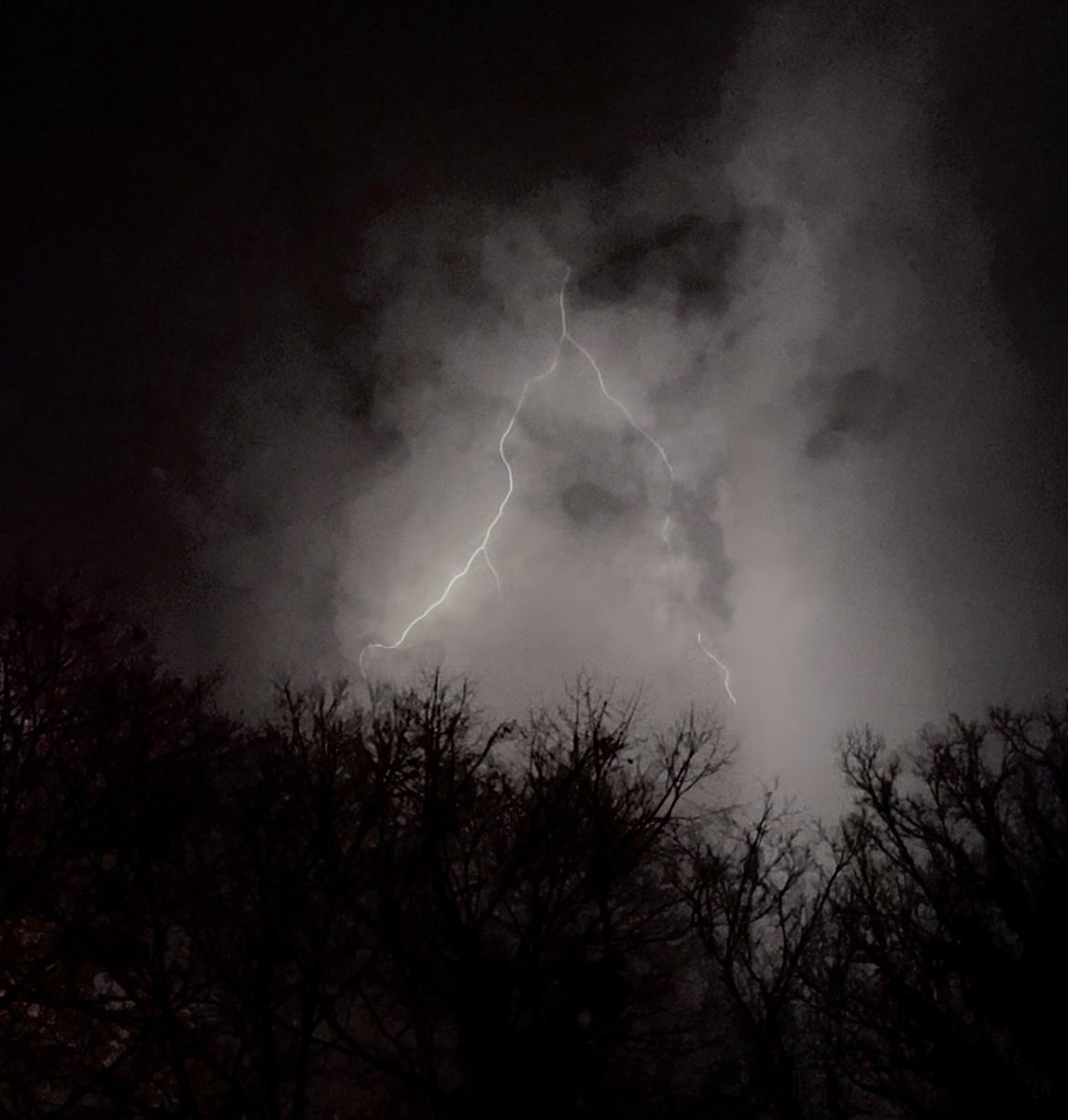 Tiffany72092's tweet photo. Arkansas storm tonight in Benton got a few pics of lightning https://t.co/LXHhRo1SNZ