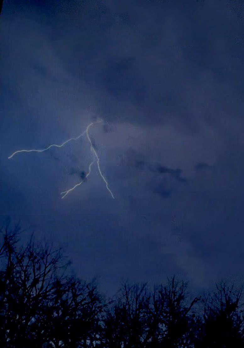 Tiffany72092's tweet photo. Arkansas storm tonight in Benton got a few pics of lightning https://t.co/LXHhRo1SNZ