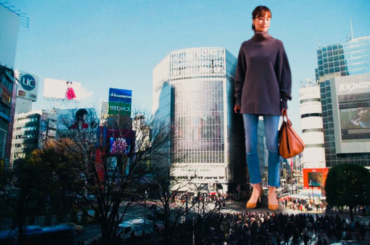 こびと これは夢 でも幻でもない ビルのように巨大な平川アナである 彼女は間違いなく地球上で1番強い生物である 巨大な上に 動きもとてつもなく速い 自動車など空き缶のように簡単にペシャンコに 踏み潰す事ができるのだ 巨大化して彼女の本性が露わ こびと これは夢 でも幻でもない ビルのように巨大な平川アナである 彼女は間違いなく地球上で1番強い生物である 巨大な上に 動きもとてつもなく速い 自動車など空き缶のように簡単にペシャンコに 踏み潰す事ができるのだ 巨大化して彼女の本性が露わ