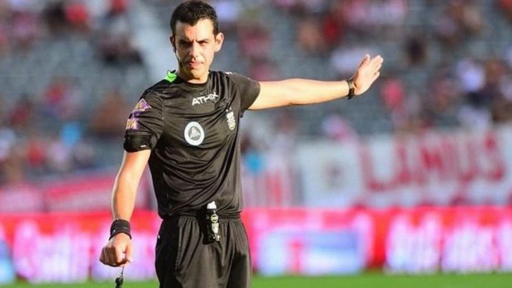 AGdeportesNews's tweet photo. #AGArgentina 🇦🇷 |👨⚖ AUTORIDADES CONFIRMADAS
Leandro Rey #Hilfer será el árbitro encargado de impartir justicia en el duelo entre #Talleres - #Independiente por la Fecha N°25 del #TorneoSocios. (Sigue) https://t.co/I1besOLtt4