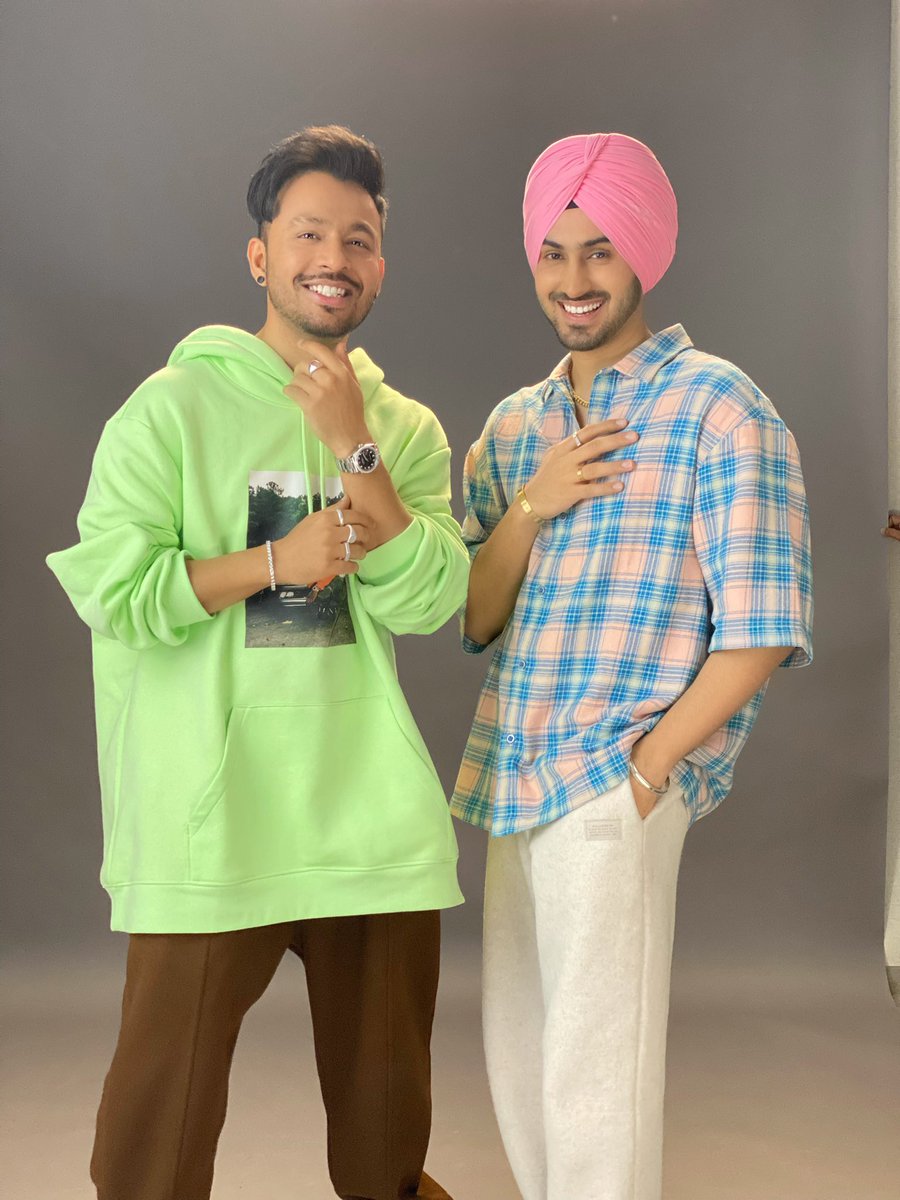 Aashiq Tere Sau Sau Par <a href="/TonyKakkar/">Tony Kakkar</a> Pehla!!😜🤗

#TonyKakkar #RohanpreetSingh