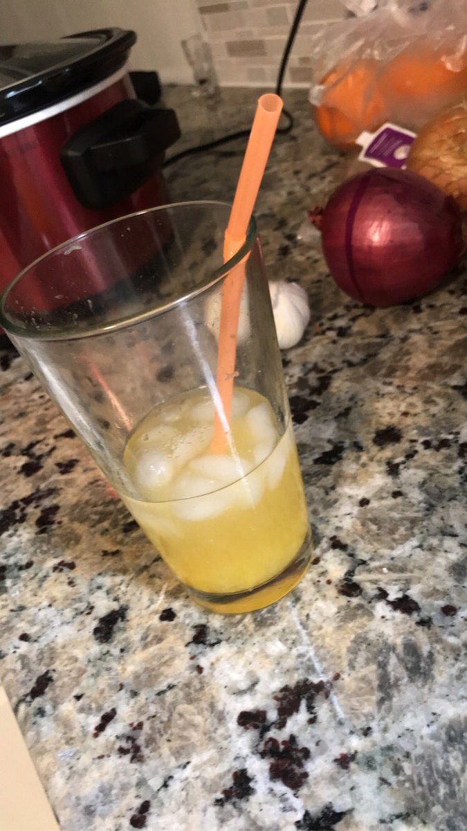 hollerwhore's tweet photo. @SnoopDogg just wondering do you like pulp or no pulp in your gin? https://t.co/pnXm6JQ9T9