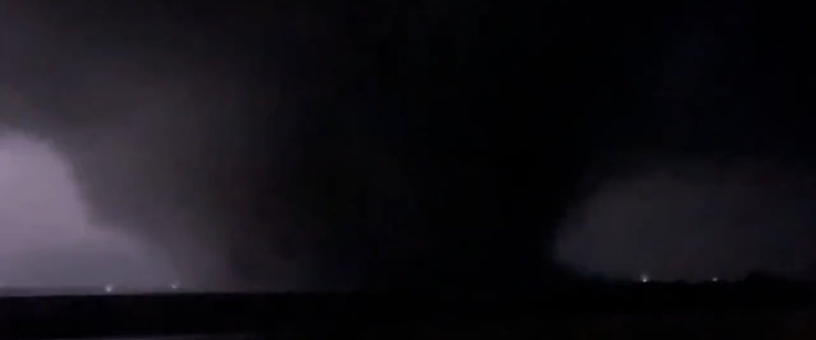 StormChaserWX1's tweet photo. Image of the massive #wedge #QuadStateTornado in MO tonight. #arwx #mowx #tnwx #kywx https://t.co/yOJm6bybzI