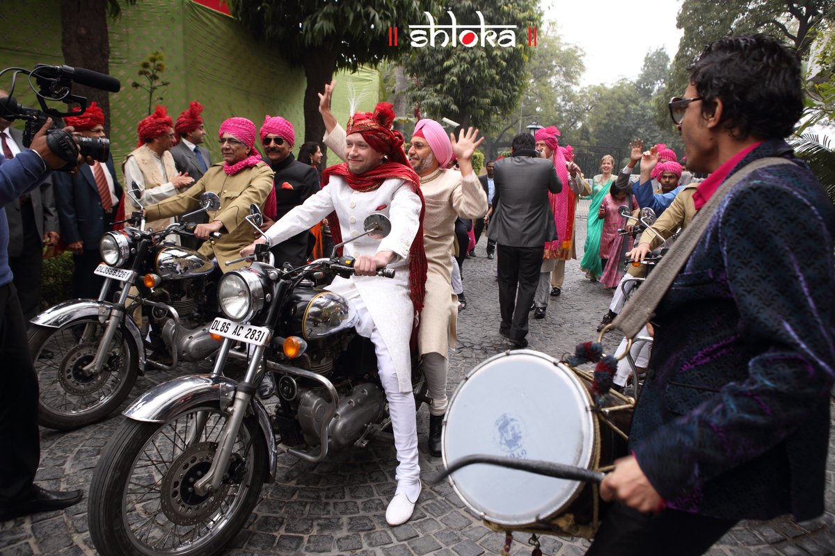 ShlokaEvents's tweet photo. And that’s what we call ‘Entering in Style’!
#Weddingplanners #wedding #weddingplanner #weddinginspiration #weddingplanning #eventplanner #weddingdecor #destinationwedding #Indianwedding #weddingideas https://t.co/qDrgl4o5mH