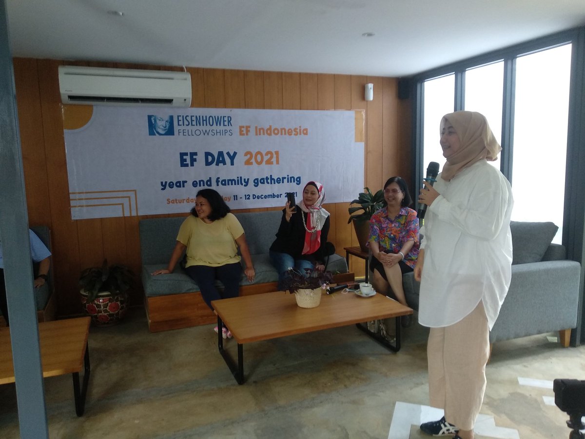 Eisenhower Fellow di Indonesia sedang family gathering