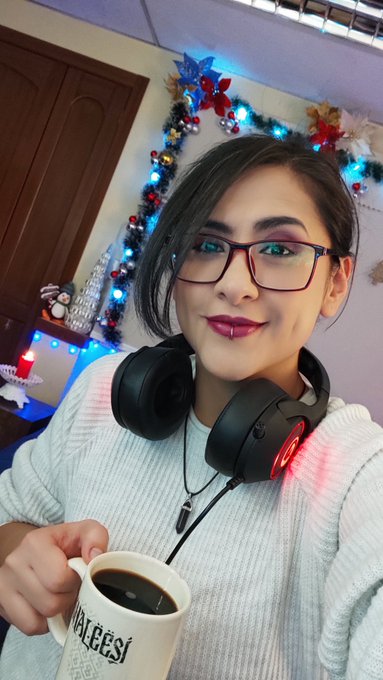 I finished decorating for Christmas for the first time ever!!! It's the closest to a Doraemon winter