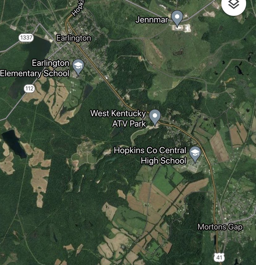 BillKarins's tweet photo. #earlington KY to #MortonsGap is next up in about 5-10 mins. An elementary school and a high school are in between these two towns. Looks like tornado path most likely just south of Earlington but close call. https://t.co/JNDrNkOXah