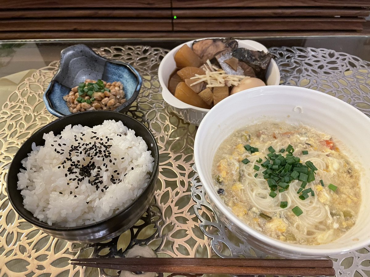 ha87prv's tweet photo. #ブリ大根
#納豆
#そうめん汁
#昨日の晩ごはん
.

#料理 #私料理 #手料理 #自炊 #料理記録 #ごはん記録 #オリジナルレシピ #レシピ記録 #定食記録 #晩ごはん #おうちごはん #おうち時間 #おうち居酒屋 #ディナー #晩酌 #おつまみ #つまみ飯 #料理好きな人と繋がりたい https://t.co/oXAkofssZR