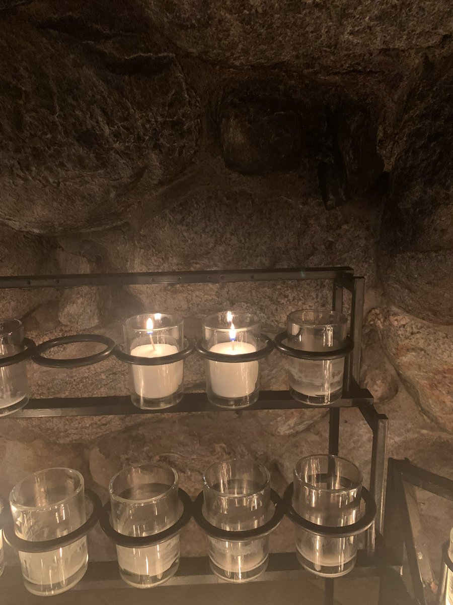 DickieV's tweet photo. I am so touched (tears flow)/I  just received text from @UKCoachCalipari as he is on the @NotreDame  campus tonight getting ready for game vs @NDmbb . He visited my fav place on campus THE GROTTO &amp; sent me pic of candle he lit praying for my recovery from cancer . Thanks CAL! https://t.co/Z8zzKGVrlo