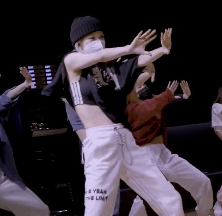 1 tweet = 1 vote
1 retweet = 1 vote (không giới hạn)

Ráng kiếm 10% điểm twitter! Trong ngày cuối cùng này.
#MAMAVOTE #rosé