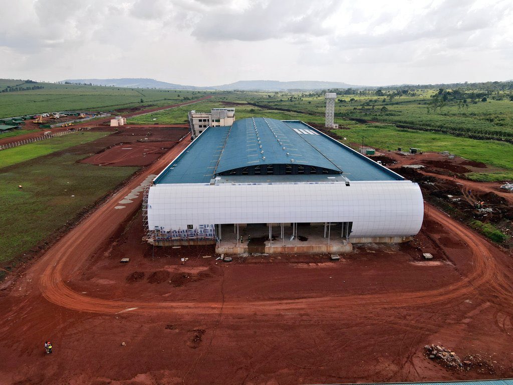 PIMusasizi's tweet photo. The Bus                            The Bus Plant https://t.co/hcYLMDheLr