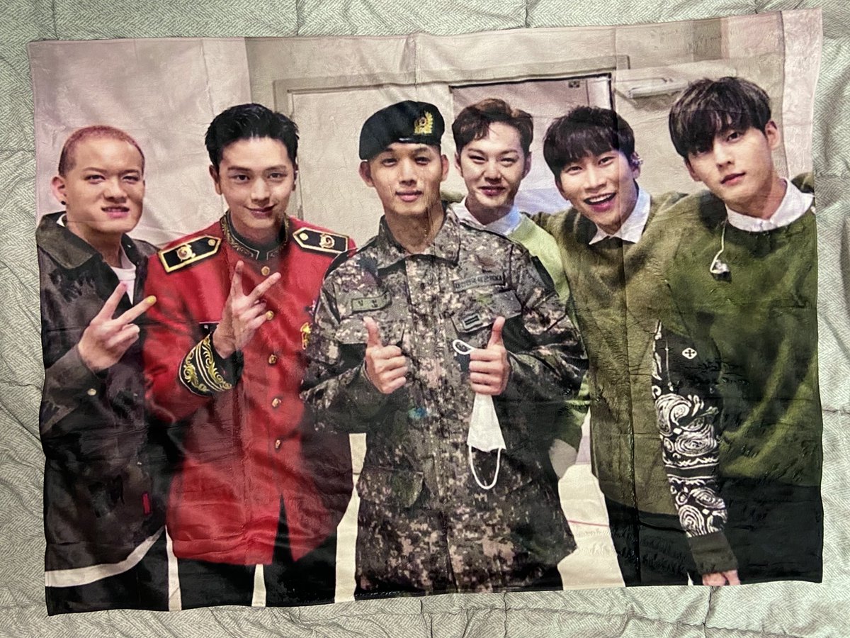 miiing_ji's tweet photo. #깜냥리뷰 @tob_hubae
담요 디자인들이 다 예뻐서 고민 많았고 택배 왔을 때 너무 행복했어요💙
엄마랑 같이 구매했는데 엄마도 담요 받고 너무 예쁘고 엄청 부드럽다고 하시면서 만족하셨어요:) 함께 보내주신 포카도 너무 예쁘고 다른 굿즈들도 진짜 예쁘다는 말밖에 안 나오네요 감사합니다💙 https://t.co/oka4Q8FZAh